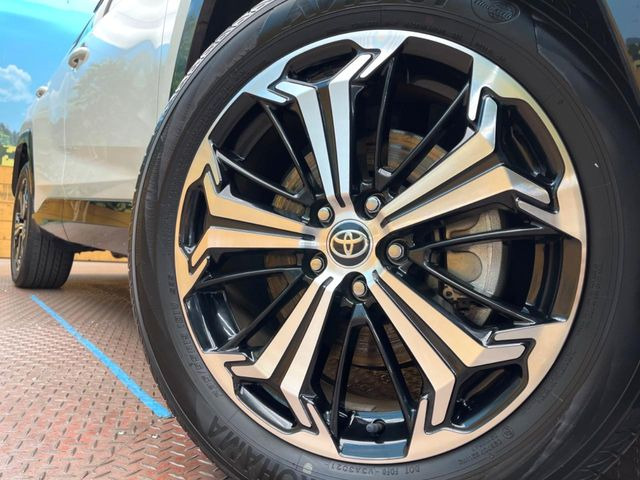�y����19�C���`�A���~�z�C�[���z�O�ςɃ}�b�`���������A���~�z�C�[���𑕒����Ă���܂��B�e��ЊO�A���~�z�C�[����A�X�^�b�h���X�^�C�����戵�����Ă���܂��B���񂲑��k����������
