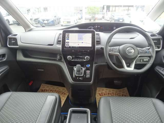 セレナ1.2 e-POWER ハイウェイスターV アーバンクロム