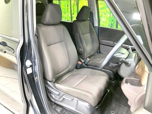 運転席シート廻りは使用感も少なく、良好な状態となっています。丁寧に使われていたことがよくわかりますね。