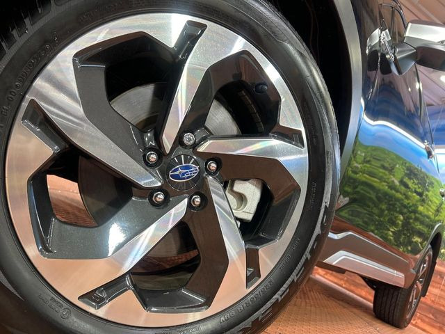 �y����18�C���`�A���~�z�C�[���z�O�ςɃ}�b�`���������A���~�z�C�[���𑕒����Ă���܂��B�e��ЊO�A���~�z�C�[����A�X�^�b�h���X�^�C�����戵�����Ă���܂��B���񂲑��k����������