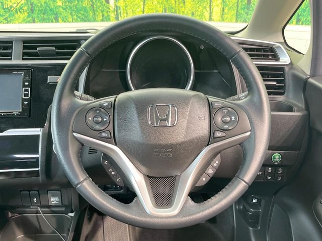 �y�X�e�A�����O�X�C�b�`�z�^�]���A�O������ڐ������炷���ƂȂ��A�I�[�f�B�I���̑��삪�\�ȕ֗��@�\!���S&���K�ȃh���C�u�����o���Ă���܂���