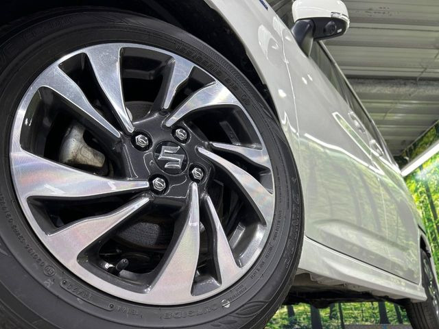 �y����15�C���`�A���~�z�C�[���z�O�ςɃ}�b�`���������A���~�z�C�[���𑕒����Ă���܂��B�e��ЊO�A���~�z�C�[����A�X�^�b�h���X�^�C�����戵�����Ă���܂��B���񂲑��k����������