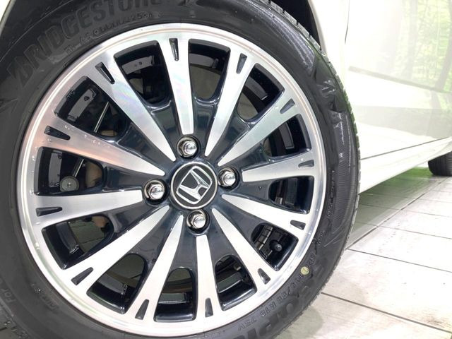 �y����15�C���`�A���~�z�C�[���z�O�ςɃ}�b�`���������A���~�z�C�[���𑕒����Ă���܂��B�e��ЊO�A���~�z�C�[����A�X�^�b�h���X�^�C�����戵�����Ă���܂��B���񂲑��k����������