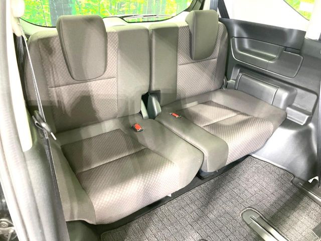 3列目シートはもちろん状態良好☆大人でもゆったりと座って頂けますので、大人数でのお出かけもラクラクです♪ご家族で、気の知れた仲間で、ドライブに行くのが楽しみですね♪