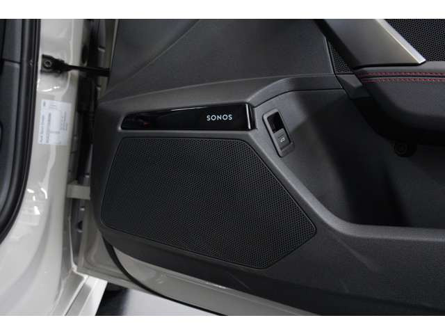 SONOS 3Dサウンドシステムがオプション選択されております。