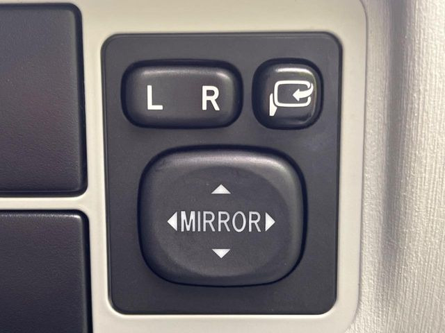 �y�d���i�[�~���[�z�T�C�h�~���[�͓d���i�[���ƂȂ��Ă���A�������ԏ�ł��L�Y�������X�N��}�����܂��B