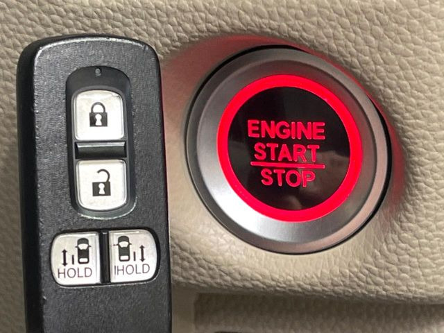 �yHonda�X�}�[�g�L�[�z�J�o����|�P�b�g�ɓ��ꂽ�܂܂ł��h�A�̎{���E�������\�ȃX�}�[�g�L�[�𑕔��B�G���W���̃I���E�I�t�����J�M�����o���K�v����������Ƃ��Ă��֗��ł���