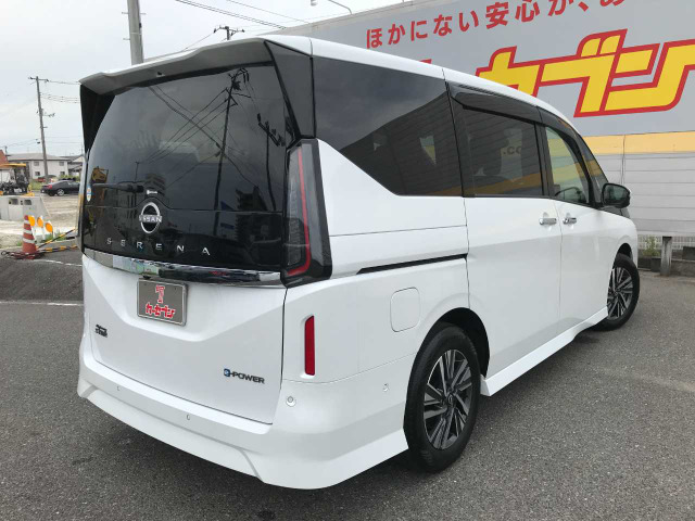 セレナ1.4 e-POWER ハイウェイスターV