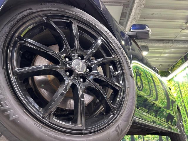 �y17�C���`�A���~�z�C�[���z�O�ςɃ}�b�`�����A���~�z�C�[���𑕒����Ă���܂��B�e��A���~�z�C�[����A�X�^�b�h���X�^�C�����戵�����Ă���܂��B���񂲑��k����������