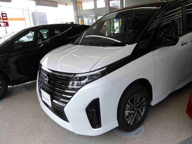 セレナ1.4 e-4ORCE ハイウェイスターV 4WD