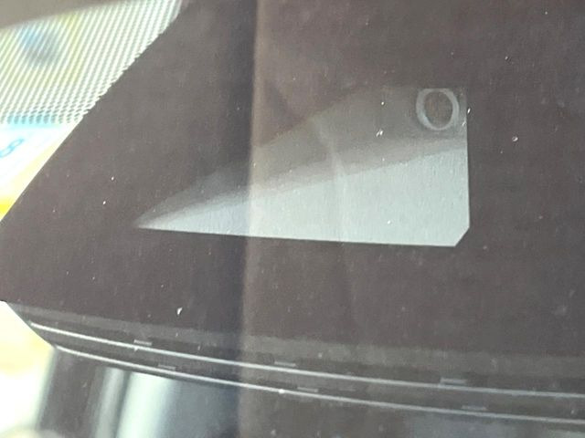 【トヨタセーフティセンス】走行中に前方の車両等を認識し、衝突しそうな時は警報とブレーキで衝突回避と被害軽減をアシスト。より安全にドライブをお楽しみいただけます。