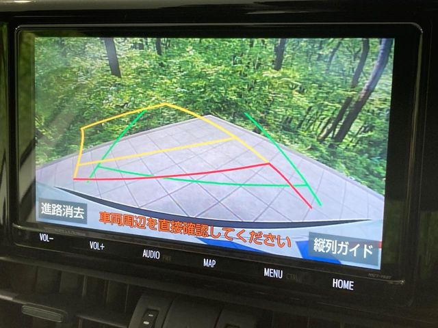 【バックカメラ】駐車時に後方がリアルタイム映像で確認できます。大型商業施設や立体駐車場での駐車時や、夜間のバック時に大活躍!運転スキルに関わらず、今や必須となった装備のひとつです!