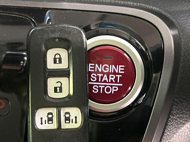 �yHonda�X�}�[�g�L�[�z�J�o����|�P�b�g�ɓ��ꂽ�܂܂ł��h�A�̎{���E�������\�ȃX�}�[�g�L�[�𑕔��B�G���W���̃I���E�I�t�����J�M�����o���K�v����������Ƃ��Ă��֗��ł���