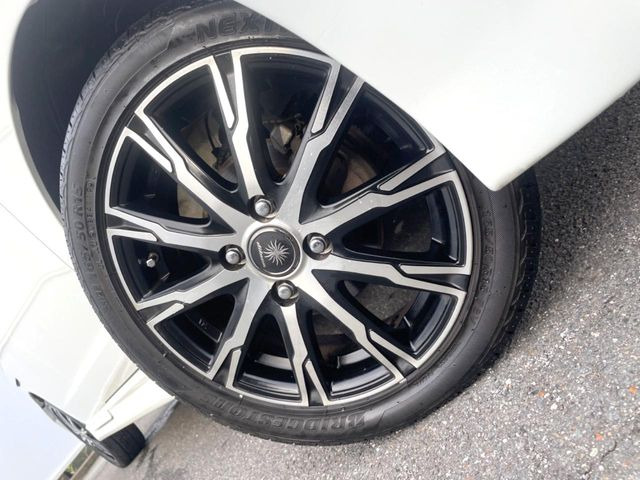 �y15�C���`�A���~�z�C�[���z�O�ςɃ}�b�`�����A���~�z�C�[���𑕒����Ă���܂��B�e��A���~�z�C�[����A�X�^�b�h���X�^�C�����戵�����Ă���܂��B���񂲑��k����������