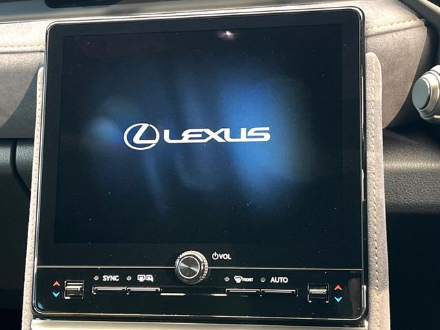 �y9.8�C���` �f�B�X�v���C�I�[�f�B�I�z���ʂ̃f�B�X�v���C��AppleCarPlay��AndroidAuto�����p�\�B�傫�ȉ�ʂŃX�}�z�i�r�A�v���������p���������܂���