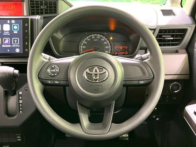 インテリアに合わせたデザインのステアリングは、運転される方のことも考え、運転しやすい形状、大きさです。是非一度、実際に触ってお確かめください。
