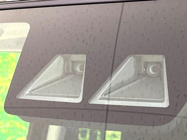 【スマートアシスト】走行中に前方の車両等を認識し、衝突しそうな時は警報とブレーキで衝突回避と被害軽減をアシスト。より安全にドライブをお楽しみいただけます。