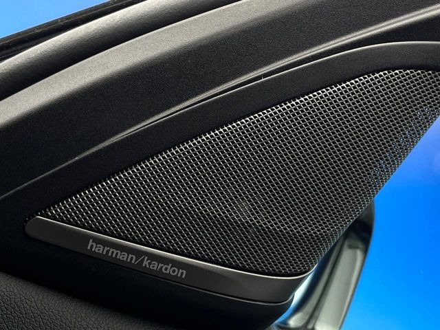 ��harman/kardon�T�E���h�V�X�e��:�I�[�f�B�I��僁�[�J�[����|����v���~�A���X�s�[�J�[�𑕔��B�����̃X�s�[�J�[����A���̗������܂ŕ����鍂�i���ȉ��y�����y���݂��������܂��B