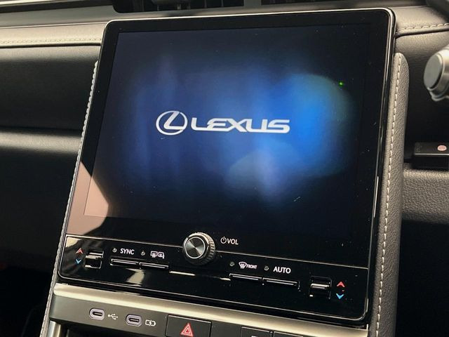 �y9.8�C���` �f�B�X�v���C�I�[�f�B�I�z���ʂ̃f�B�X�v���C��AppleCarPlay��AndroidAuto�����p�\�B�傫�ȉ�ʂŃX�}�z�i�r�A�v���������p���������܂���