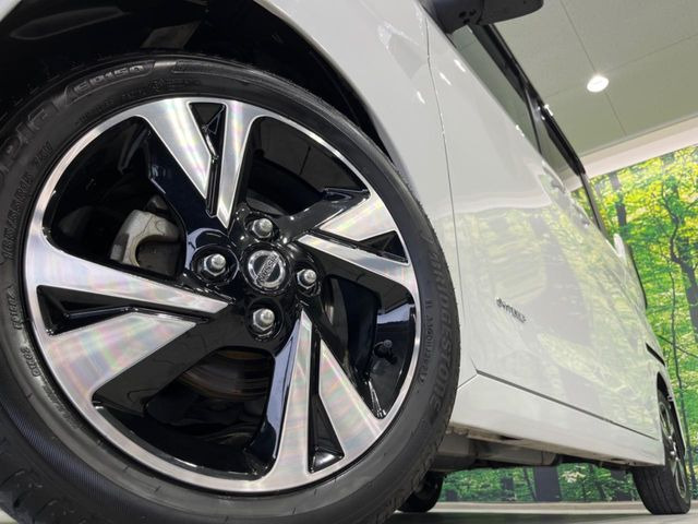 �y����15�C���`�A���~�z�C�[���z�O�ςɃ}�b�`���������A���~�z�C�[���𑕒����Ă���܂��B�e��ЊO�A���~�z�C�[����A�X�^�b�h���X�^�C�����戵�����Ă���܂��B���񂲑��k����������