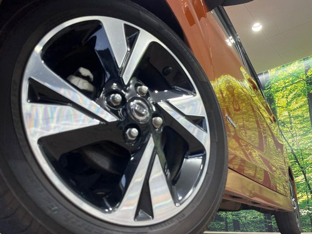 �y����15�C���`�A���~�z�C�[���z�O�ςɃ}�b�`���������A���~�z�C�[���𑕒����Ă���܂��B�e��ЊO�A���~�z�C�[����A�X�^�b�h���X�^�C�����戵�����Ă���܂��B���񂲑��k����������