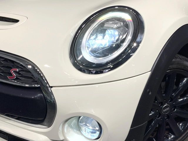 ��LED�w�b�h���C�g:��ԑ��s�����ǍD�Ȏ��E���m�ۂ����S���ĉ^�]�ł��鍂�P�xLED�w�b�h���C�g�𑕔�!�_�����x�������A����d�͂��}�����Ă��܂��B