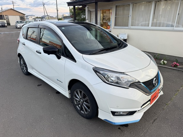 ノート1.2 e-POWER メダリスト FOUR ブラックアロー 4WD