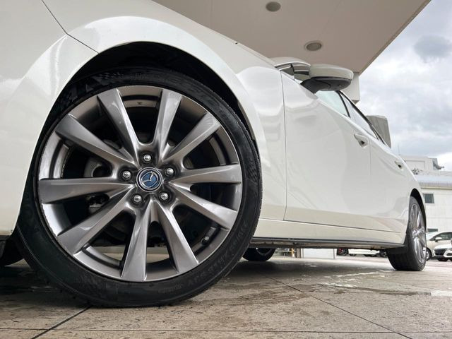 �y����18�C���`�A���~�z�C�[���z�O�ςɃ}�b�`���������A���~�z�C�[���𑕒����Ă���܂��B�e��ЊO�A���~�z�C�[����A�X�^�b�h���X�^�C�����戵�����Ă���܂��B���񂲑��k����������