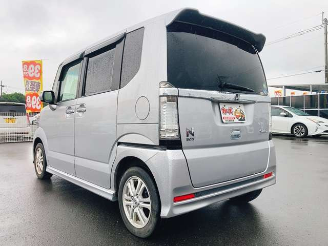 ���X�ł͌y�����Ԃ��畁�ʎԂ܂ŕ��L���I�[�����[�J�[�̎Ԏ�E�F�E�O���[�h��L�x�ɑ����Ă���܂��B