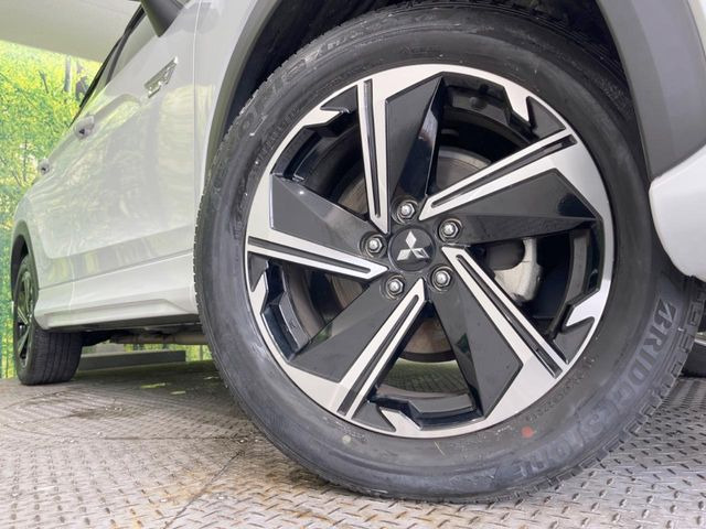 �y����18�C���`�A���~�z�C�[���z�O�ςɃ}�b�`���������A���~�z�C�[���𑕒����Ă���܂��B�e��ЊO�A���~�z�C�[����A�X�^�b�h���X�^�C�����戵�����Ă���܂��B���񂲑��k����������