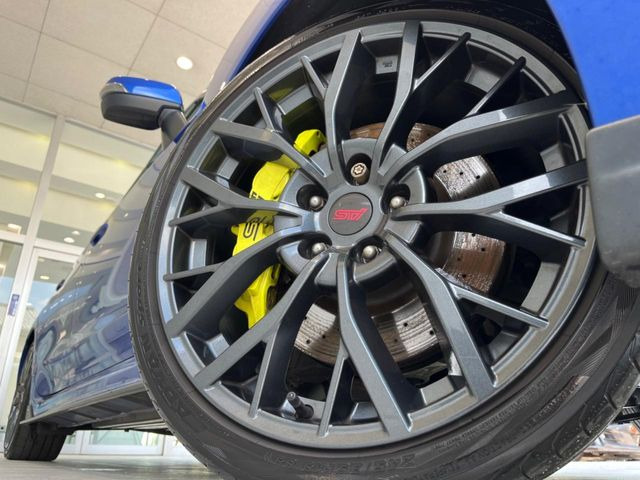 �y����19�C���`�A���~�z�C�[���z�O�ςɃ}�b�`���������A���~�z�C�[���𑕒����Ă���܂��B�e��ЊO�A���~�z�C�[����A�X�^�b�h���X�^�C�����戵�����Ă���܂��B���񂲑��k����������