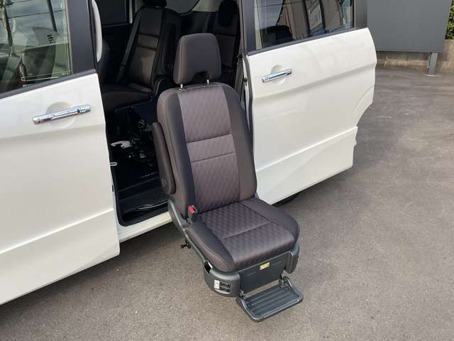 セレナ1.2 e-POWER ハイウェイスターV セカンドスライドアップシート