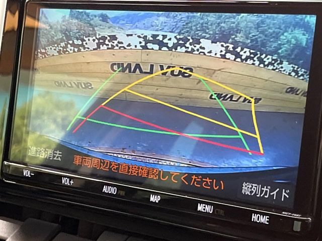 【バックカメラ】駐車時に後方がリアルタイム映像で確認できます。大型商業施設や立体駐車場での駐車時や、夜間のバック時に大活躍!運転スキルに関わらず、今や必須となった装備のひとつです!