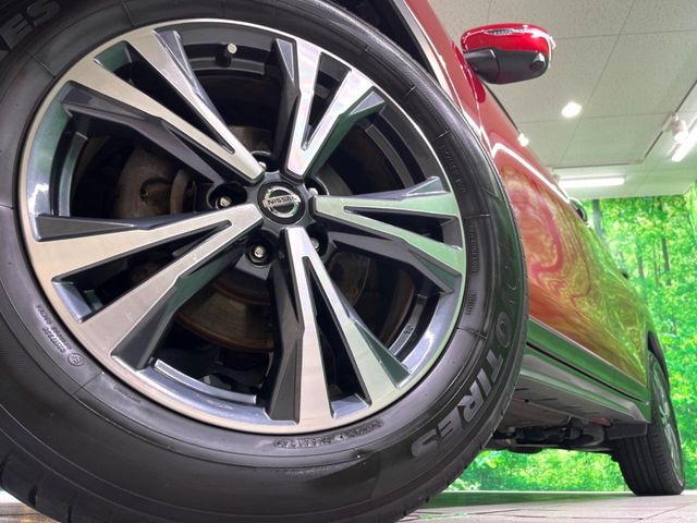 �y����18�C���`�A���~�z�C�[���z�O�ςɃ}�b�`���������A���~�z�C�[���𑕒����Ă���܂��B�e��ЊO�A���~�z�C�[����A�X�^�b�h���X�^�C�����戵�����Ă���܂��B���񂲑��k����������