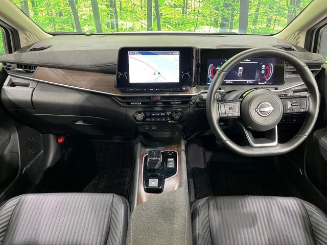 ノートオーラ1.2 G FOUR レザーエディション 4WD