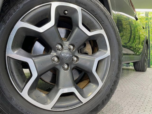 �y����17�C���`�A���~�z�C�[���z�O�ςɃ}�b�`���������A���~�z�C�[���𑕒����Ă���܂��B�e��ЊO�A���~�z�C�[����A�X�^�b�h���X�^�C�����戵�����Ă���܂��B���񂲑��k����������