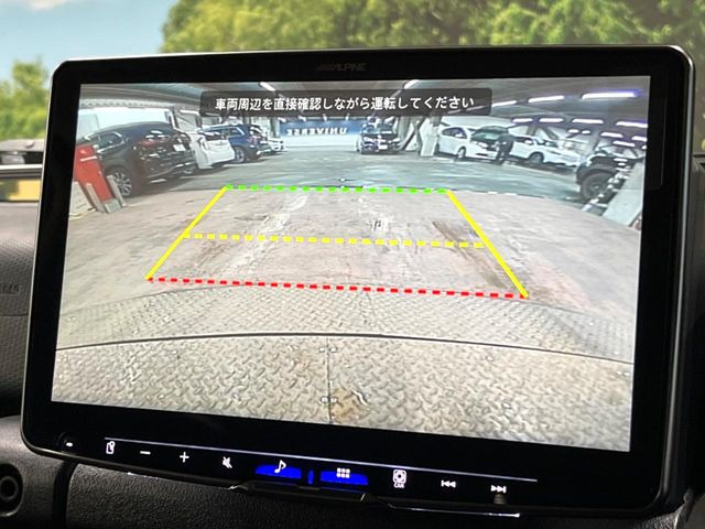 【バックカメラ】駐車時に後方がリアルタイム映像で確認できます。大型商業施設や立体駐車場での駐車時や、夜間のバック時に大活躍!運転スキルに関わらず、今や必須となった装備のひとつです!