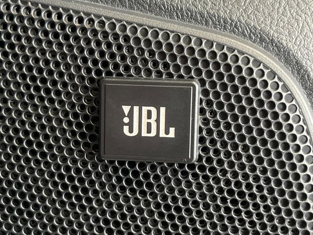 �yJBL�T�E���h�V�X�e���z���[�J�[�I�v�V�����̍��i�ʃT�E���h�V�X�e���𓋍ځB��p�̃`���[�j���O���{���ꂽ�召�l�X�ȃX�s�[�J�[����ǎ��ȃT�E���h���t�ł��A�Տꊴ���ӂ�鉹����Ԃ����o���܂��B