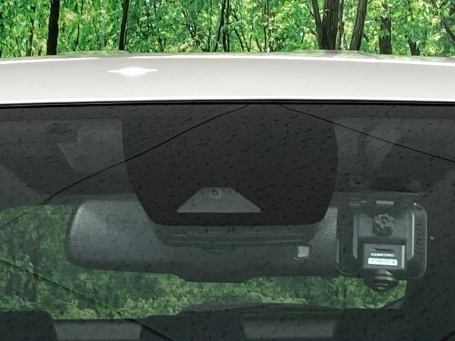 【トヨタセーフティセンス】走行中に前方の車両等を認識し、衝突しそうな時は警報とブレーキで衝突回避と被害軽減をアシスト。より安全にドライブをお楽しみいただけます。