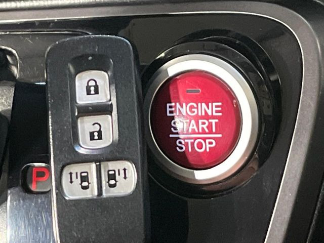 �yHonda�X�}�[�g�L�[�z�J�o����|�P�b�g�ɓ��ꂽ�܂܂ł��h�A�̎{���E�������\�ȃX�}�[�g�L�[�𑕔��B�G���W���̃I���E�I�t�����J�M�����o���K�v����������Ƃ��Ă��֗��ł���