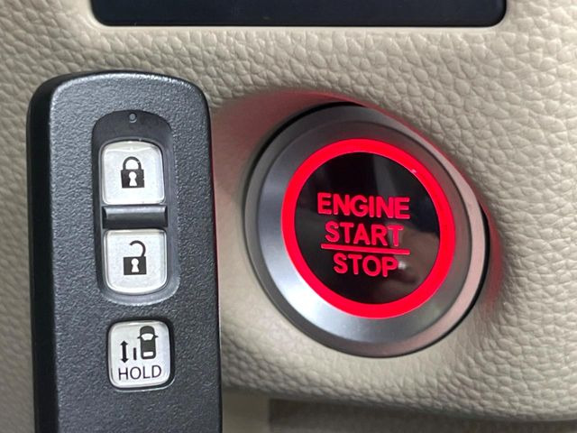 �yHonda�X�}�[�g�L�[�z�J�o����|�P�b�g�ɓ��ꂽ�܂܂ł��h�A�̎{���E�������\�ȃX�}�[�g�L�[�𑕔��B�G���W���̃I���E�I�t�����J�M�����o���K�v����������Ƃ��Ă��֗��ł���