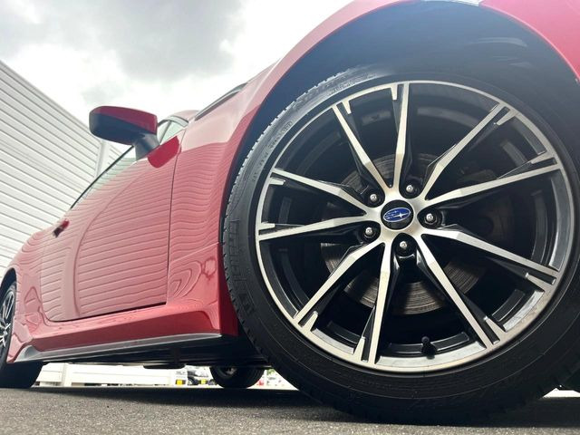 �y17�C���`�A���~�z�C�[���z�O�ςɃ}�b�`�����A���~�z�C�[���𑕒����Ă���܂��B�e��A���~�z�C�[����A�X�^�b�h���X�^�C�����戵�����Ă���܂��B���񂲑��k����������