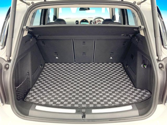 ●トランクルーム:趣味が広がる収容スペース!これだけの広さがあればお買い物やレジャーなどにも最適です!使用感も少なくきれいな状態を維持しております。