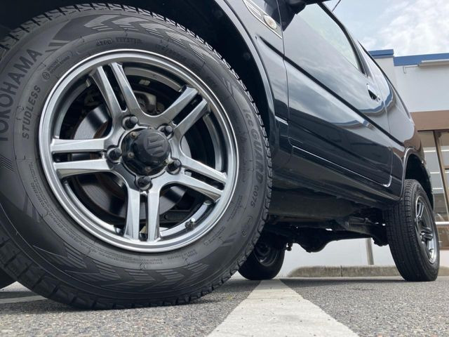 �y����16�C���`�A���~�z�C�[���z�O�ςɃ}�b�`���������A���~�z�C�[���𑕒����Ă���܂��B�e��ЊO�A���~�z�C�[����A�X�^�b�h���X�^�C�����戵�����Ă���܂��B���񂲑��k����������