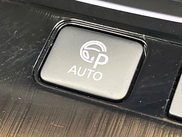 【駐車支援システム】駐車スペースを検知し、スムーズな駐車をアシスト。狭いスペースへの駐車など、駐車に自信の無い方におすすめの機能です♪