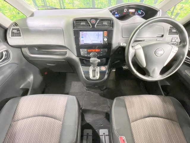 セレナ2.0 ハイウェイスター Vセレクション+Safety 4WD