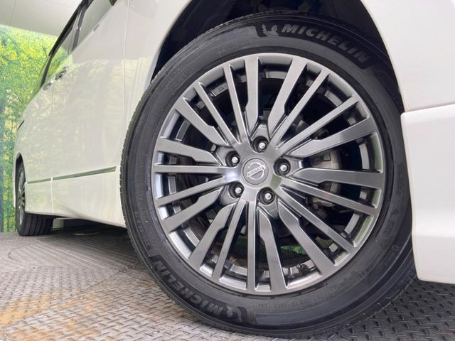 �y����18�C���`�A���~�z�C�[���z�O�ςɃ}�b�`���������A���~�z�C�[���𑕒����Ă���܂��B�e��ЊO�A���~�z�C�[����A�X�^�b�h���X�^�C�����戵�����Ă���܂��B���񂲑��k����������