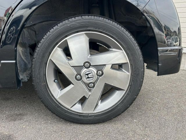 �y����14�C���`�A���~�z�C�[���z�O�ςɃ}�b�`���������A���~�z�C�[���𑕒����Ă���܂��B�e��ЊO�A���~�z�C�[����A�X�^�b�h���X�^�C�����戵�����Ă���܂��B���񂲑��k����������
