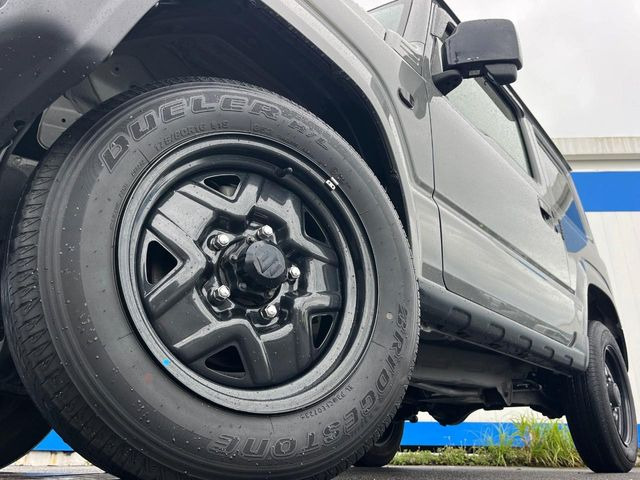 �y�����A���~�z�C�[���z�O�ςɃ}�b�`���������A���~�z�C�[���𑕒����Ă���܂��B�e��ЊO�A���~�z�C�[����A�X�^�b�h���X�^�C�����戵�����Ă���܂��B���񂲑��k����������