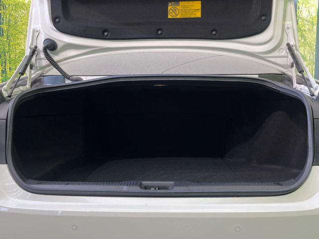 積み下ろしのしやすいデッキにはたっぷりと荷物を積み込んでいただけます。遊びから仕事まで、様々なシーンで頼れます♪